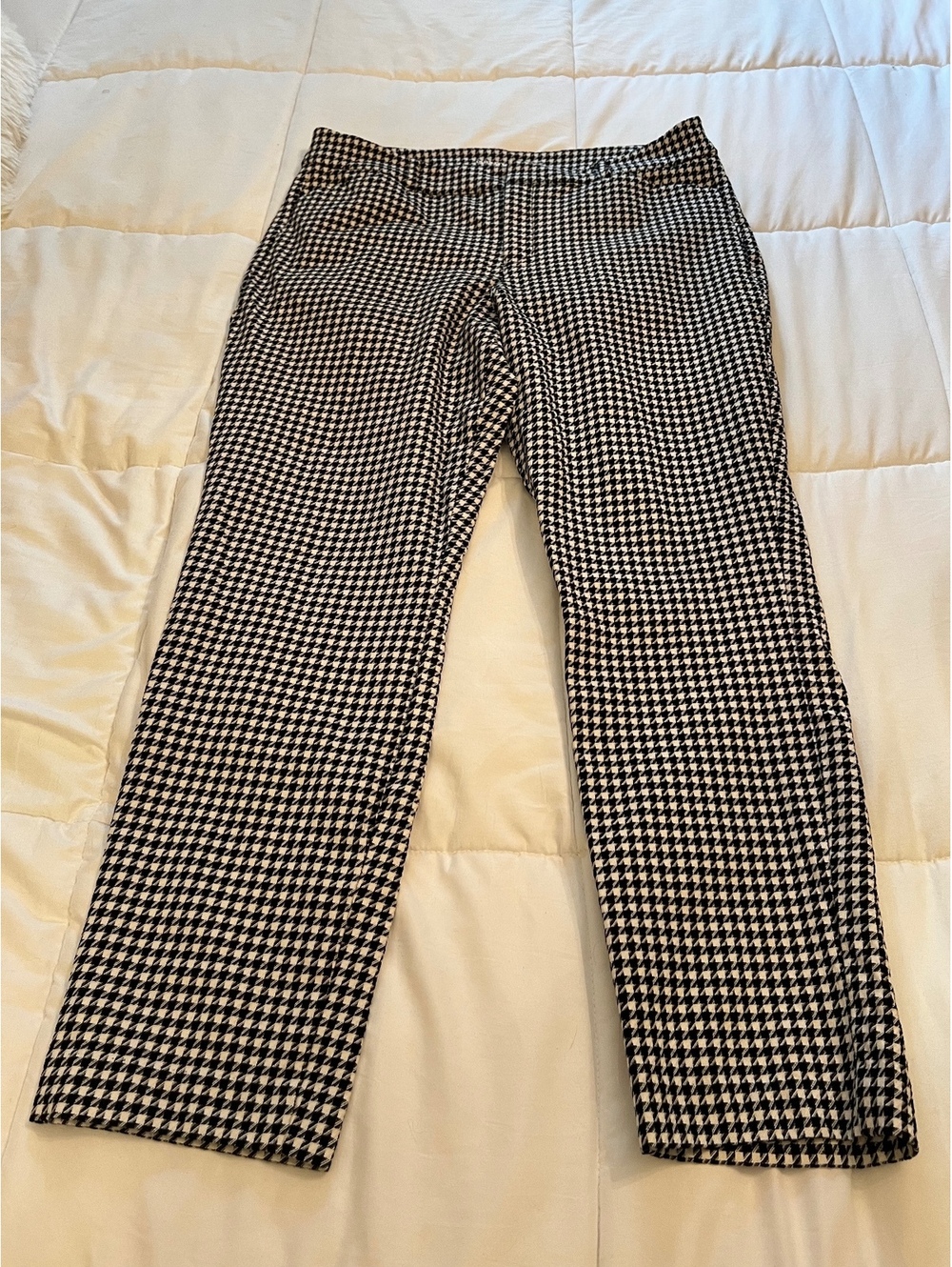 Old Navy women’s size 14 black and white houndstooth work pants